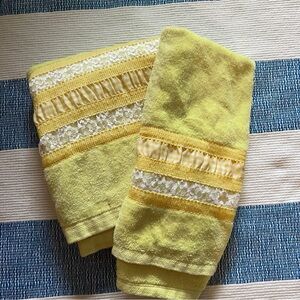 Vintage MCM yellow Sears bath and hand‎ towel Set
